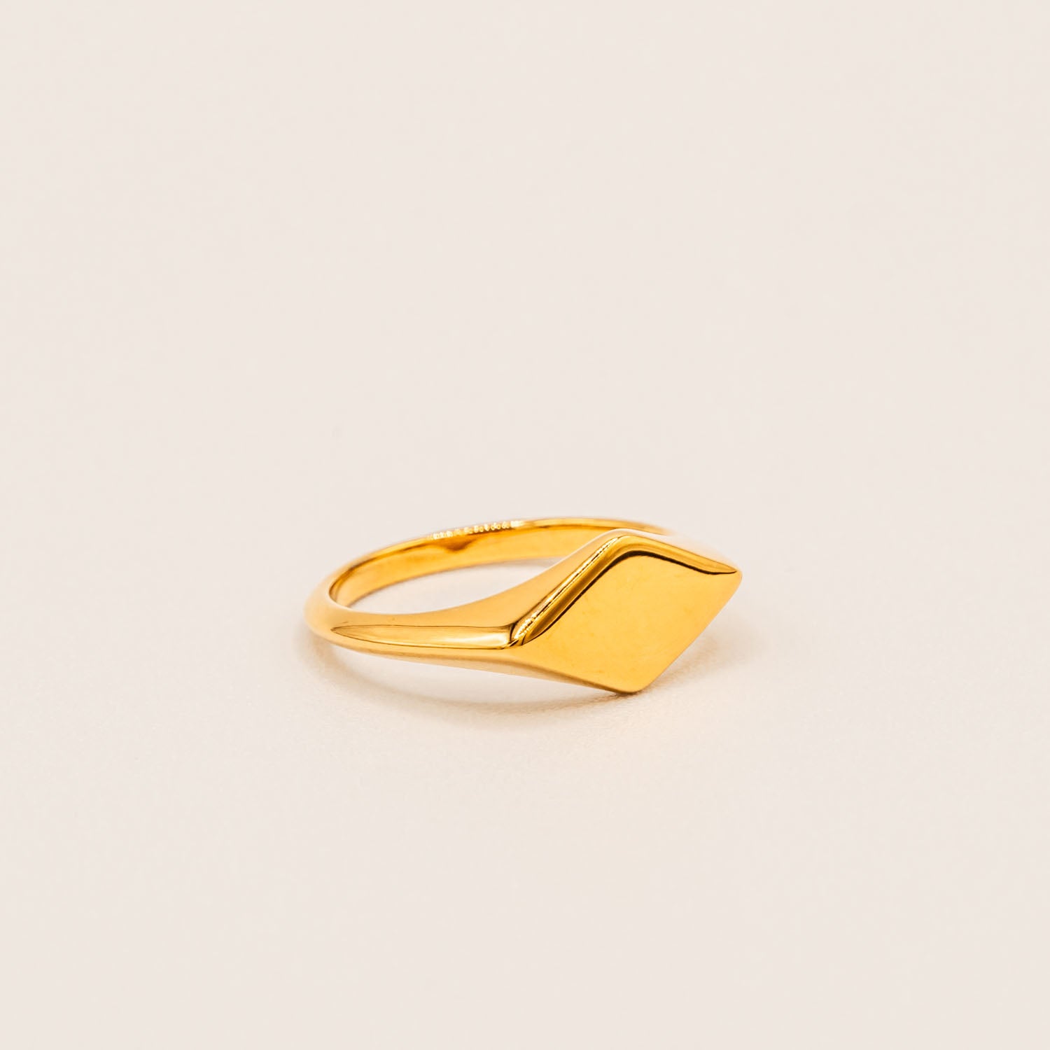 Oliver Ring-Rings-Jessica Wang